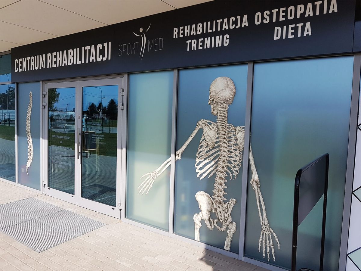 oklejona witryna sklepowa, oklejone drzwi